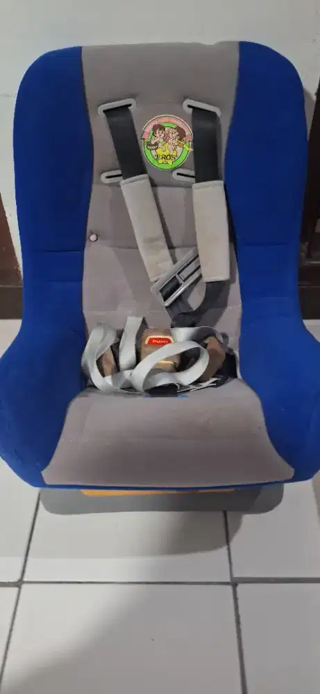Kursi bayi untuk di mobil