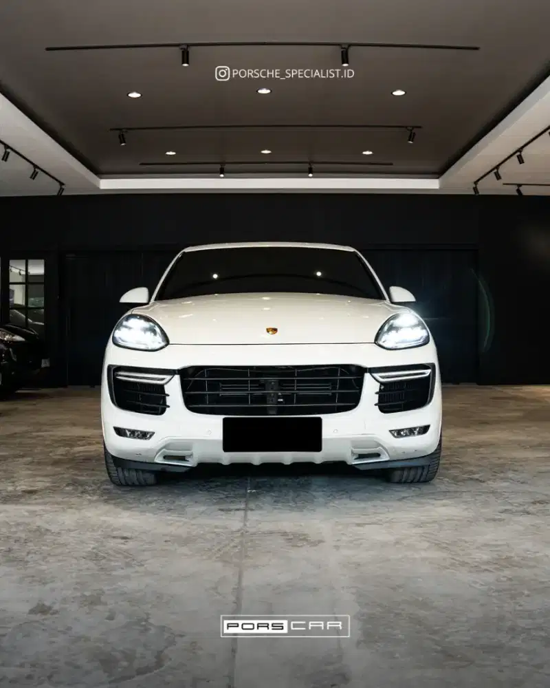 Porsche Cayenne Turbo 2016