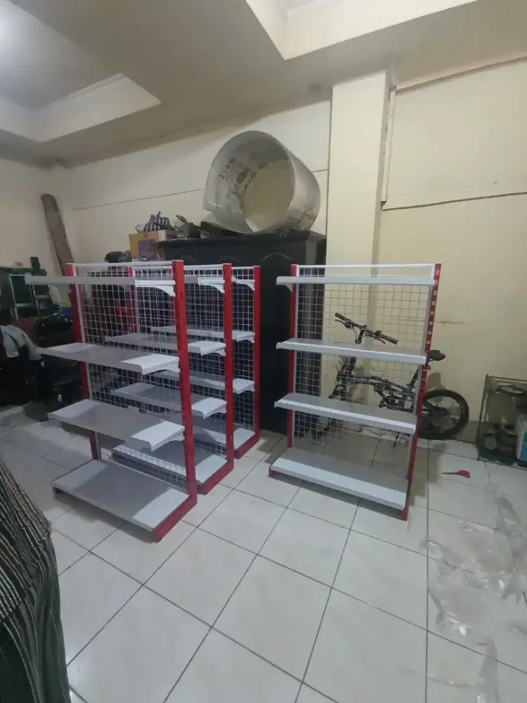 Rak gondola cod di tempat.