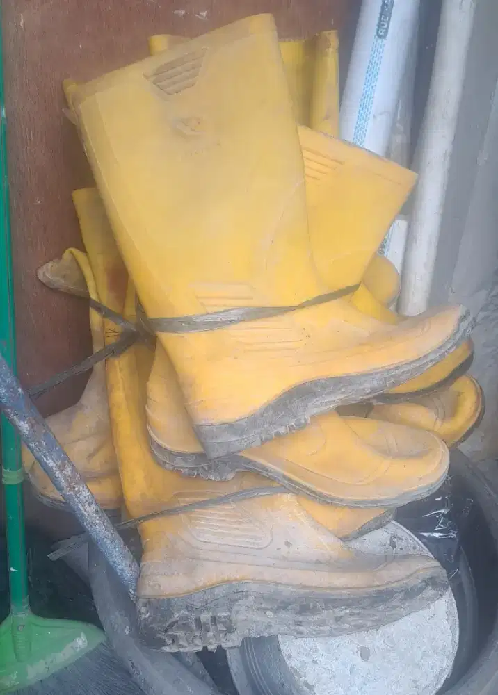 Sepatu AP boot (bekas proyek)
