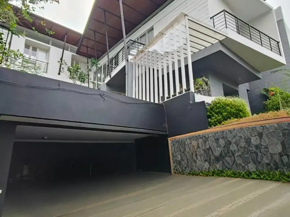 DIJUAL CEPAT RUMAH MEWAH SPLIT LEVEL DALAM PERUMAHAN EXCLUSIV SETRADUTA BANDUNG UTARA