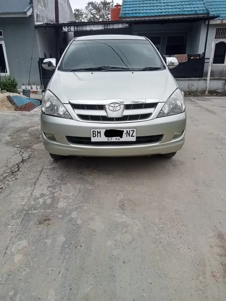 Toyota Kijang Innova 2005 Bensin