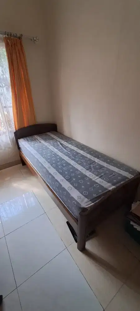 Dijual dipan kayu jati dan kasur