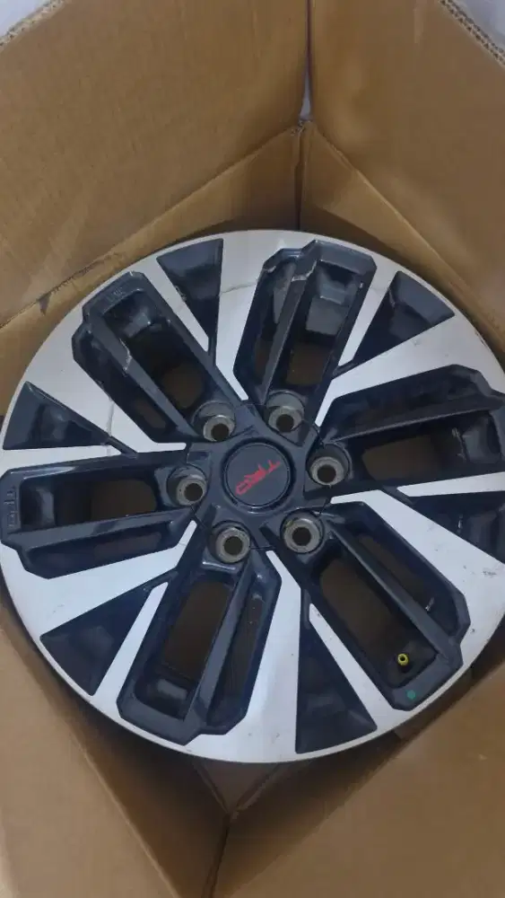 Velg fortuner R18