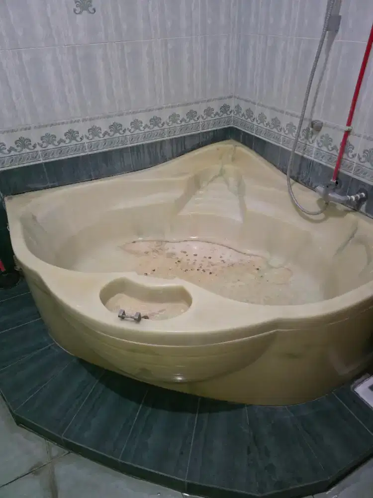 Jual 1 set kloset bathup wastapel merk halmar