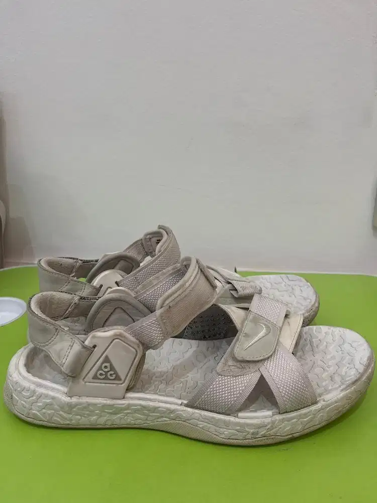 Preloved Nike Air Deschutz Size 44 white