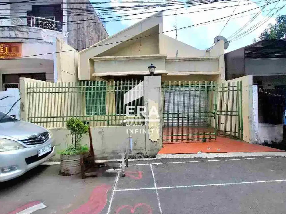 Slipi belakang wisma 77 Rumah lama bisa di bangun usaha kost, lokasi sangat strategis