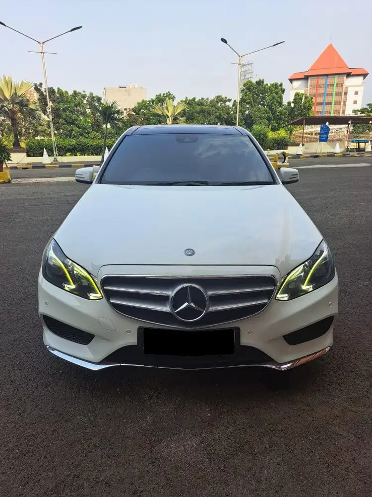 Mercedes Benz E400 AMG (W212)Facelift 2015 Putih Low Km