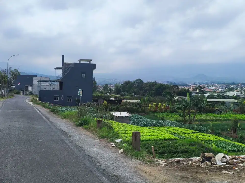 Villa batu murah 3 lantai view pegunungan 360