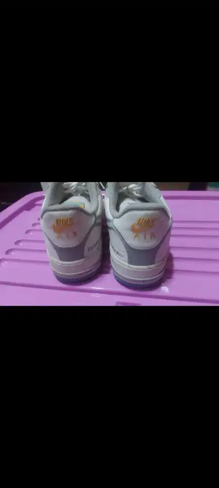 Sepatu sneakera nike