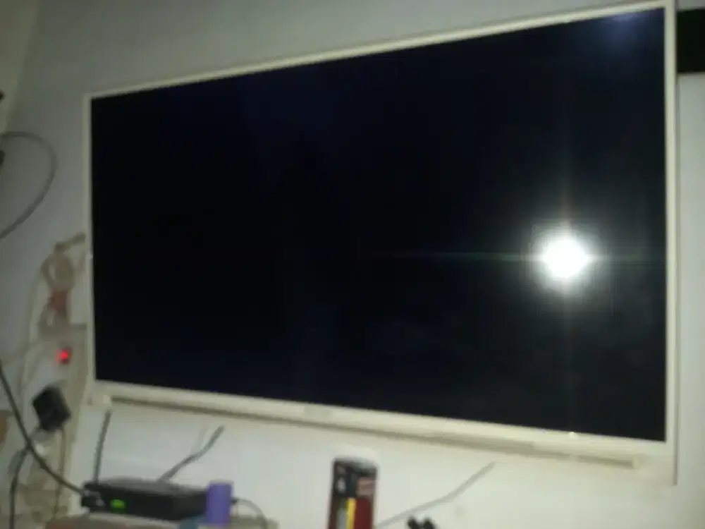 Tv ada ¼ garis hitamnya / Tv sharp led 40inch / Tv sharp bekas