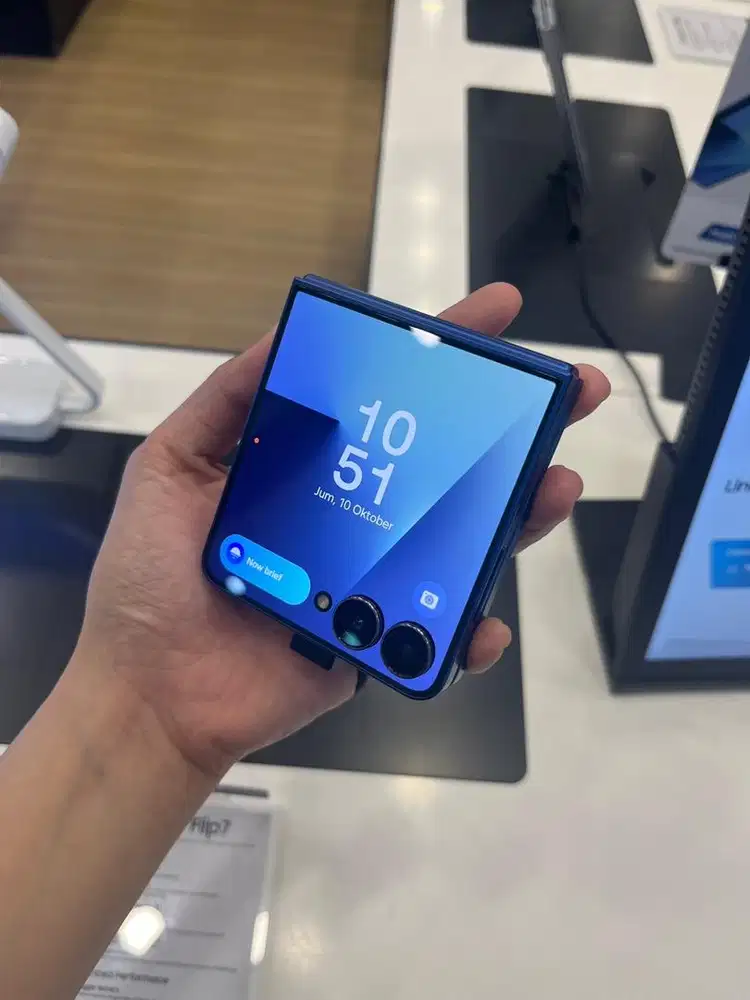 Samsung Galaxy Z Flip 7 GARANSI RESMI Gratis Jam Adaptor Cicilan Bisa
