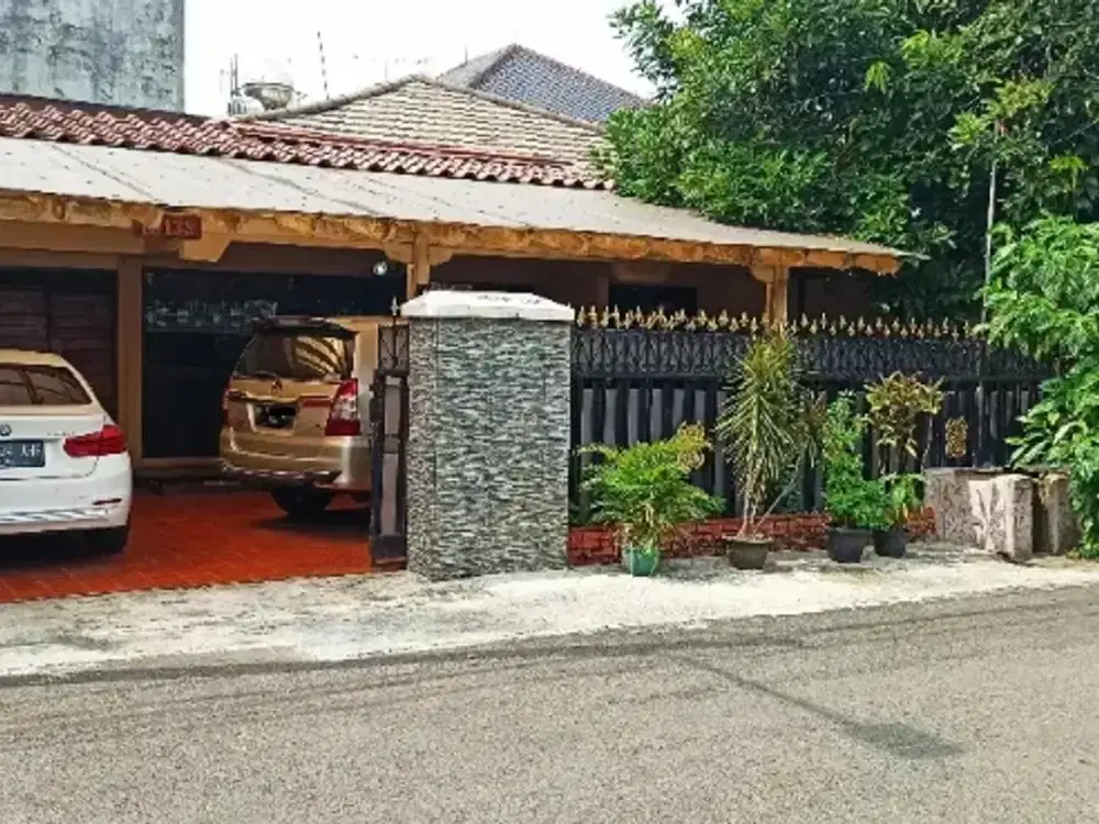 RUMAH MEWAH DI KOMPLEK ELITE GUDANG PELURU - TEBET JAKSEL