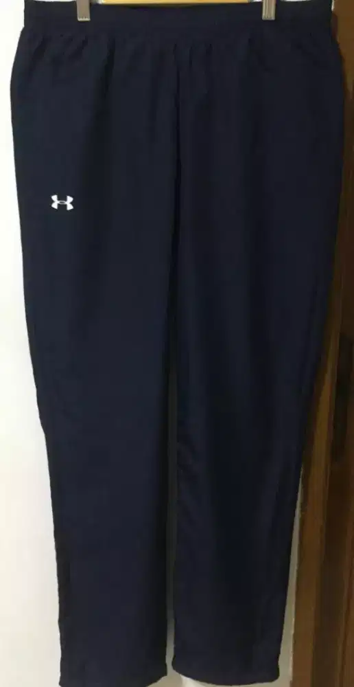 Celana original training Under armour