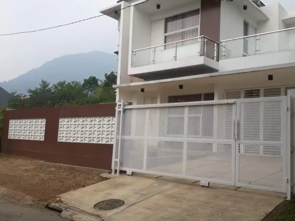 DIJUAL RUMAH PREMIUM 2 LT HARGA MURAH FURNISH BEVERLY SENTUL CITY SSR693 A8