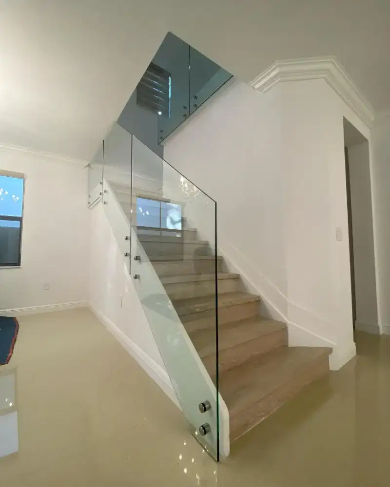 Railing tangga kaca & balkon minimalis #12