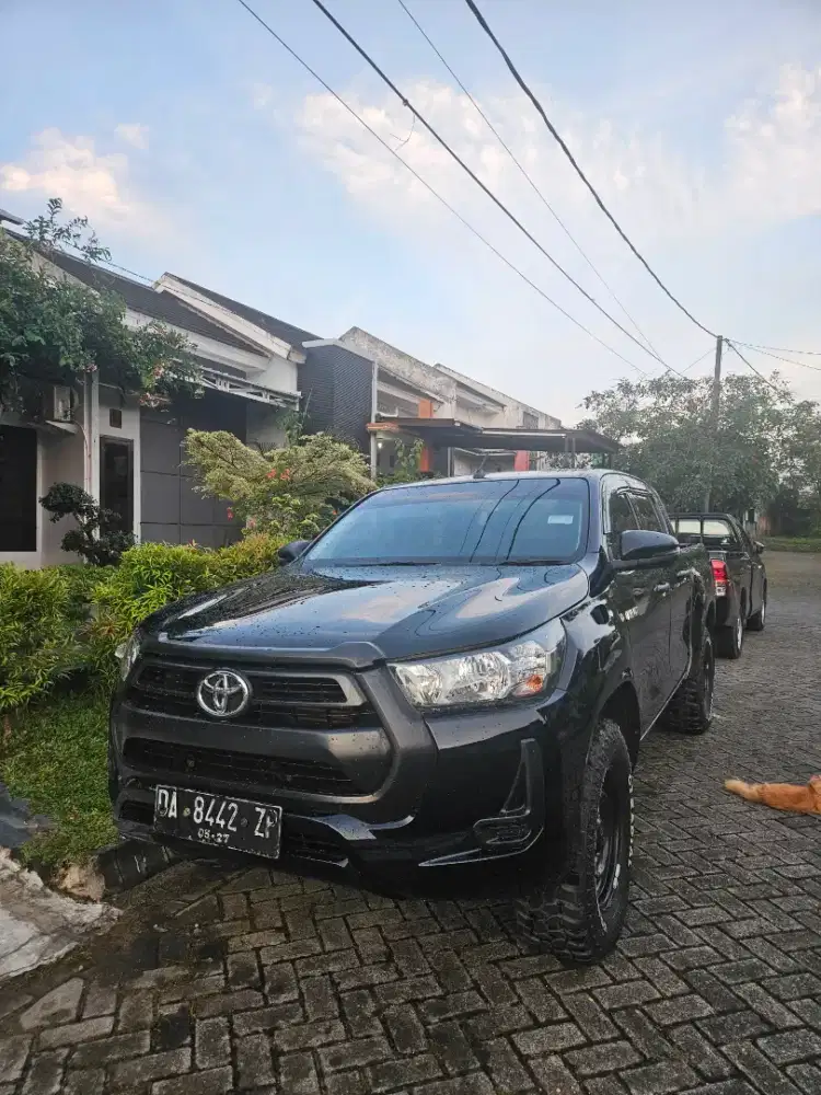 Hilux type E  DC 4x4 tahun 2022