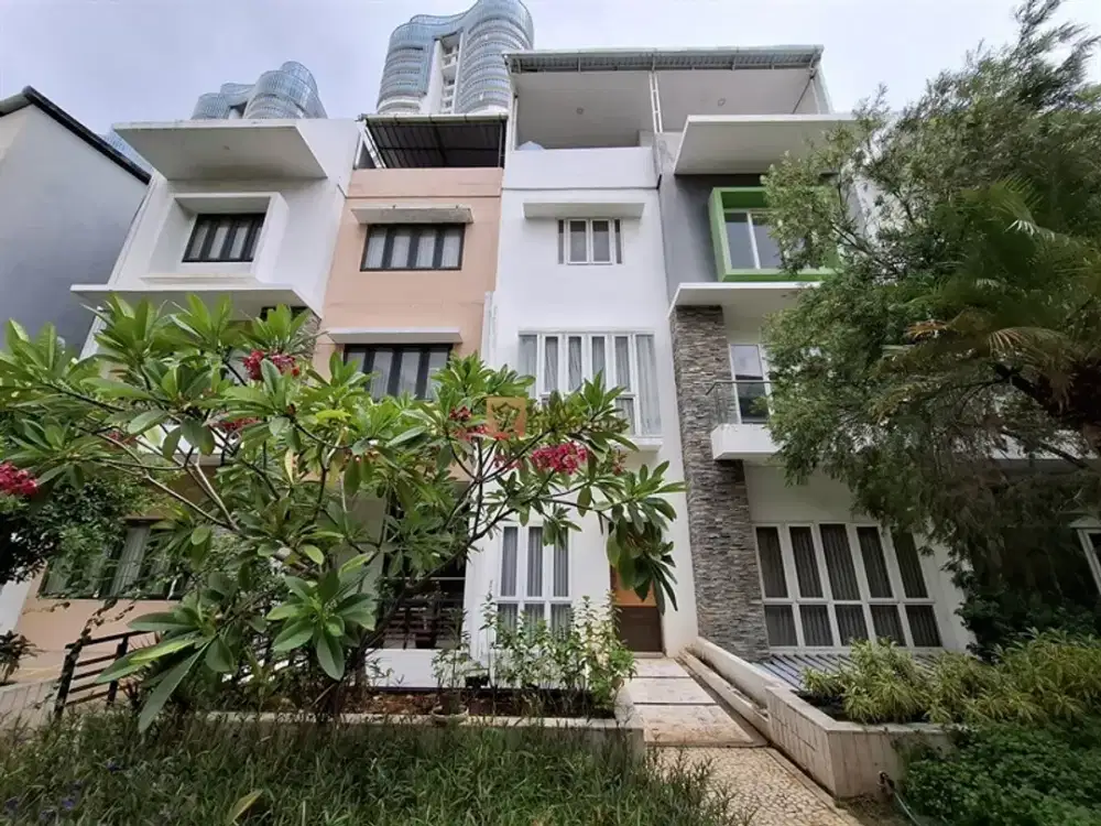 Strategis Townhouse Springhill Golf Residences Kemayoran 9x17m2 HGB