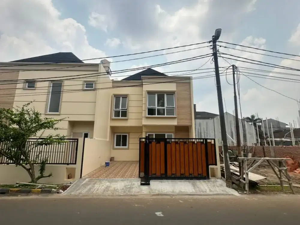 Rumah Hadap Barat Laut Bangunan Baru di Sektor 7A Gading Serpong