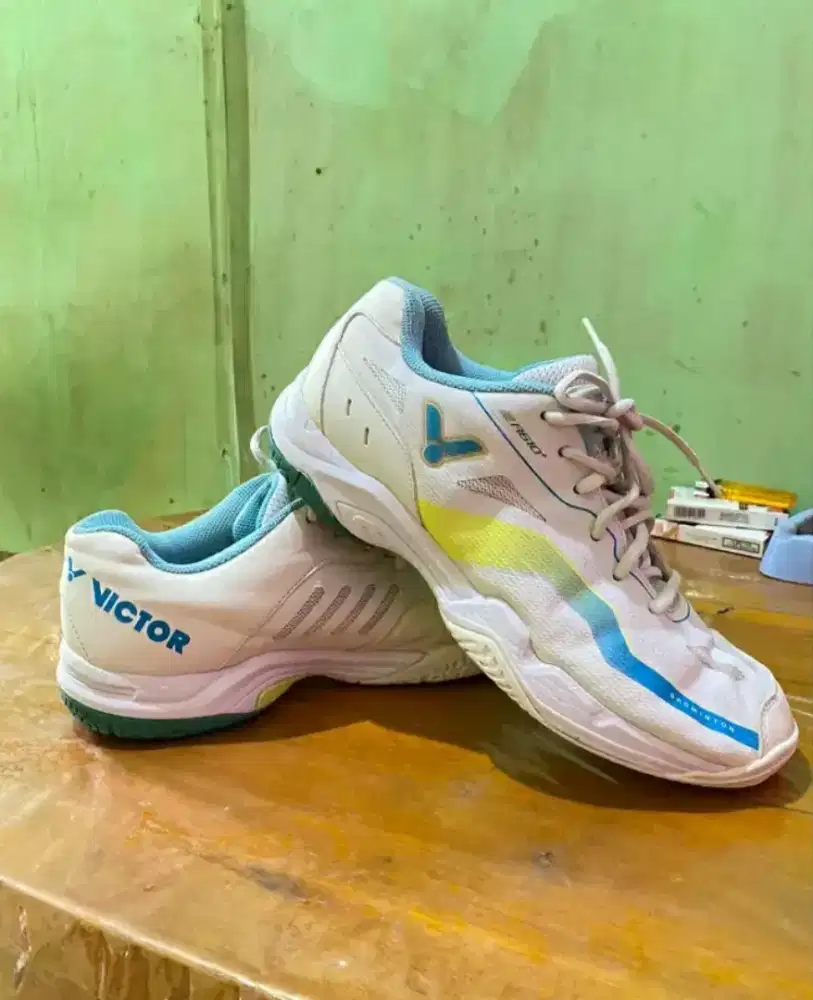 Sepatu Victor A610+