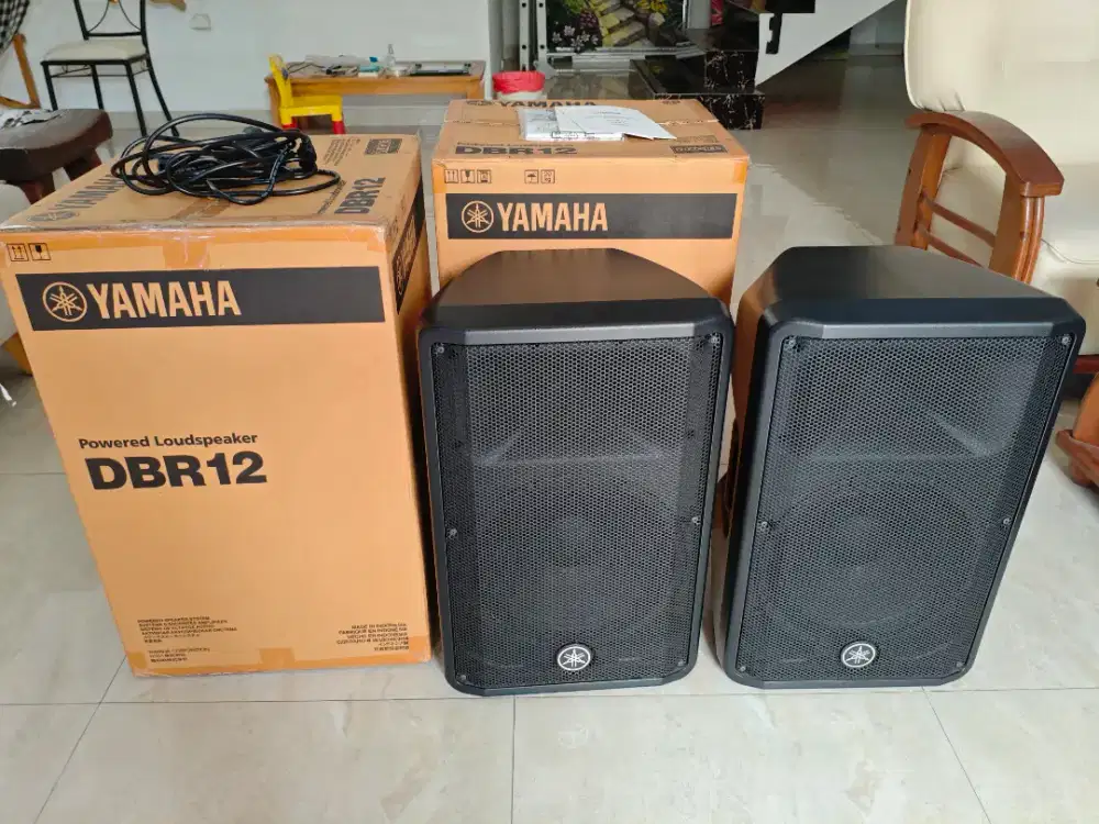 Speaker aktif Yamaha DBR12