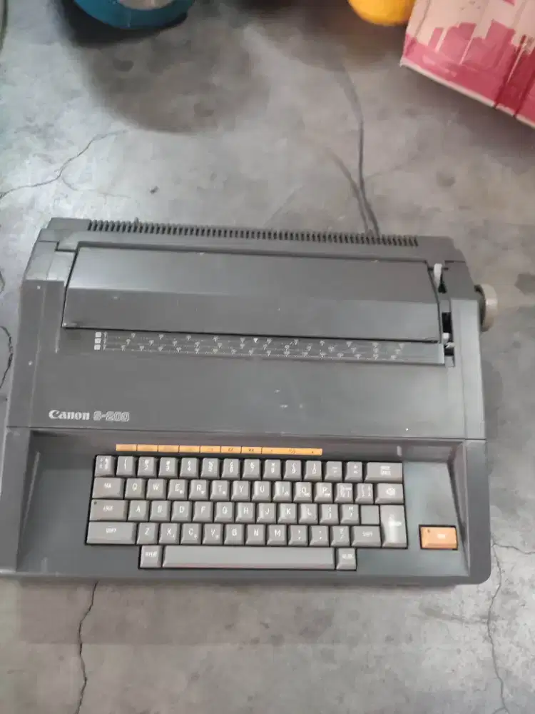 Mesin ketik elektrik Canon S200