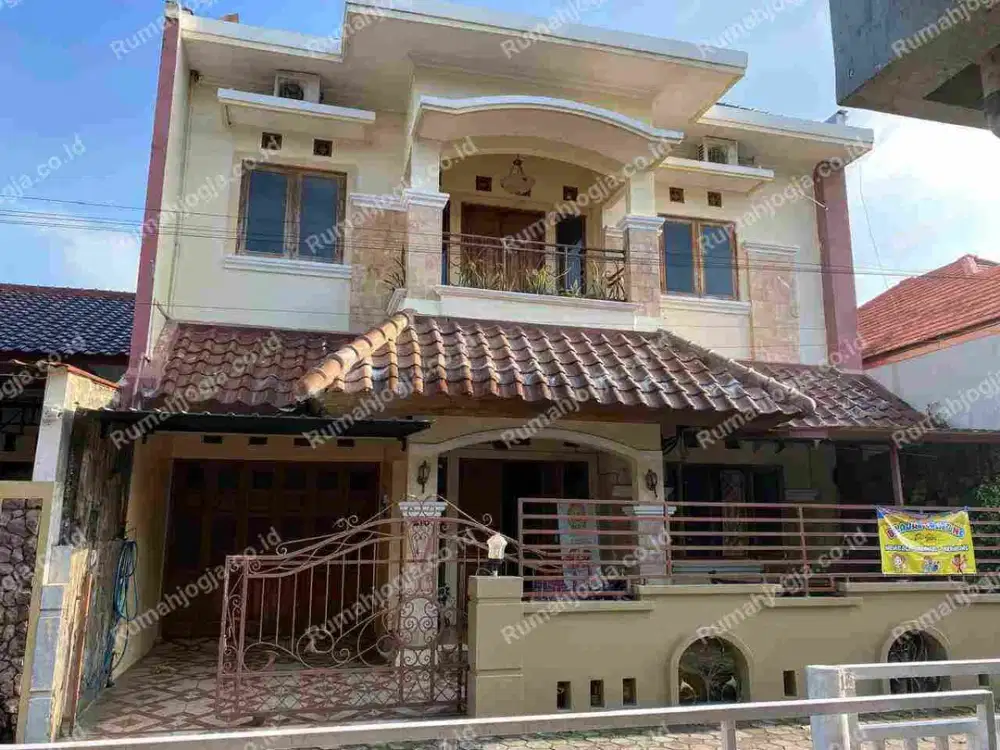 rumah 2 lantai strategis dan nyaman banguntapan