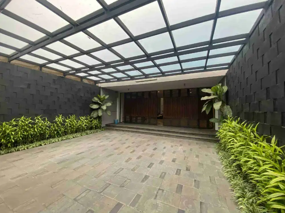 Dijual Rumah / ruang usaha dijual mainroad jl cihampelas lokasi sangat strategis