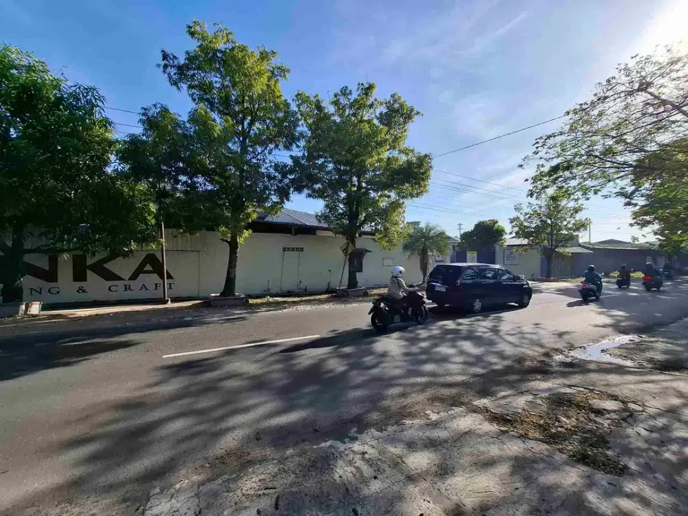 Gudang strategis pinggir jalan raya area solobaru