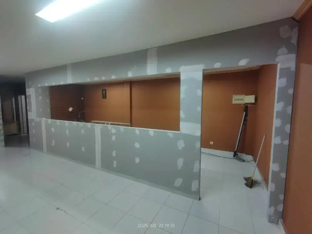 Buat ruangan kantor & ruko dengan penyeket partisi gypsum dekor murah