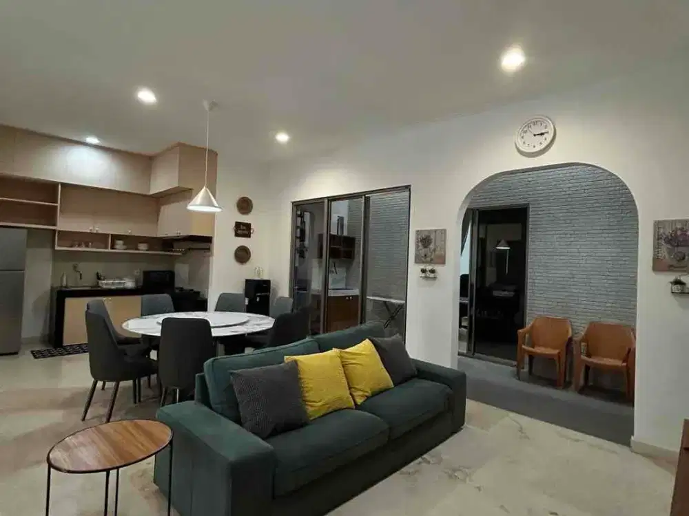 Disewakan rumah furnished Golf island pik