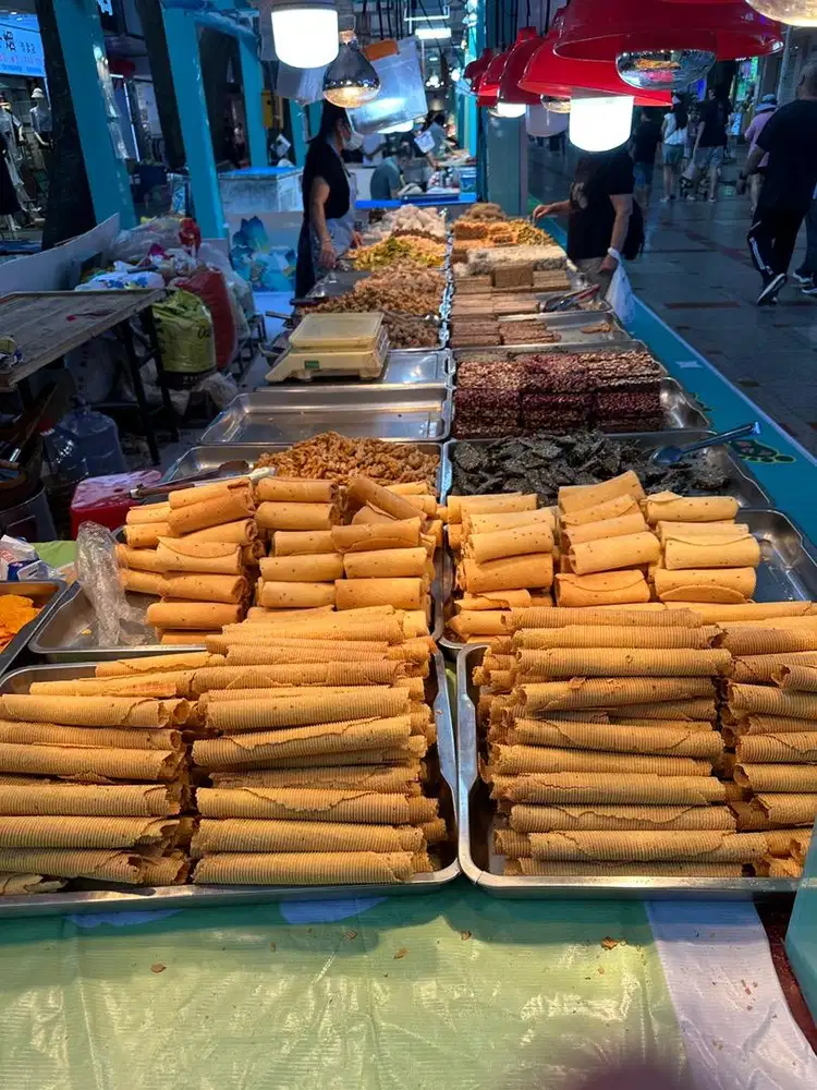 Pembantu took makanan