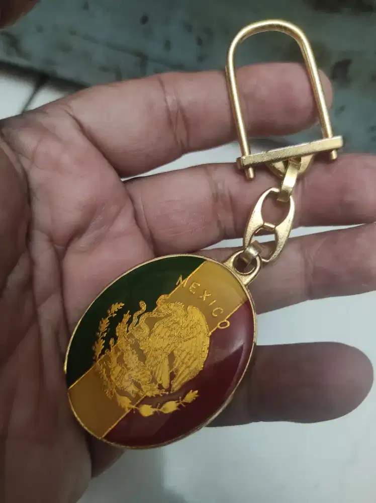 Mainan anak gantungan kunci kalender azteca Mexico warna gold