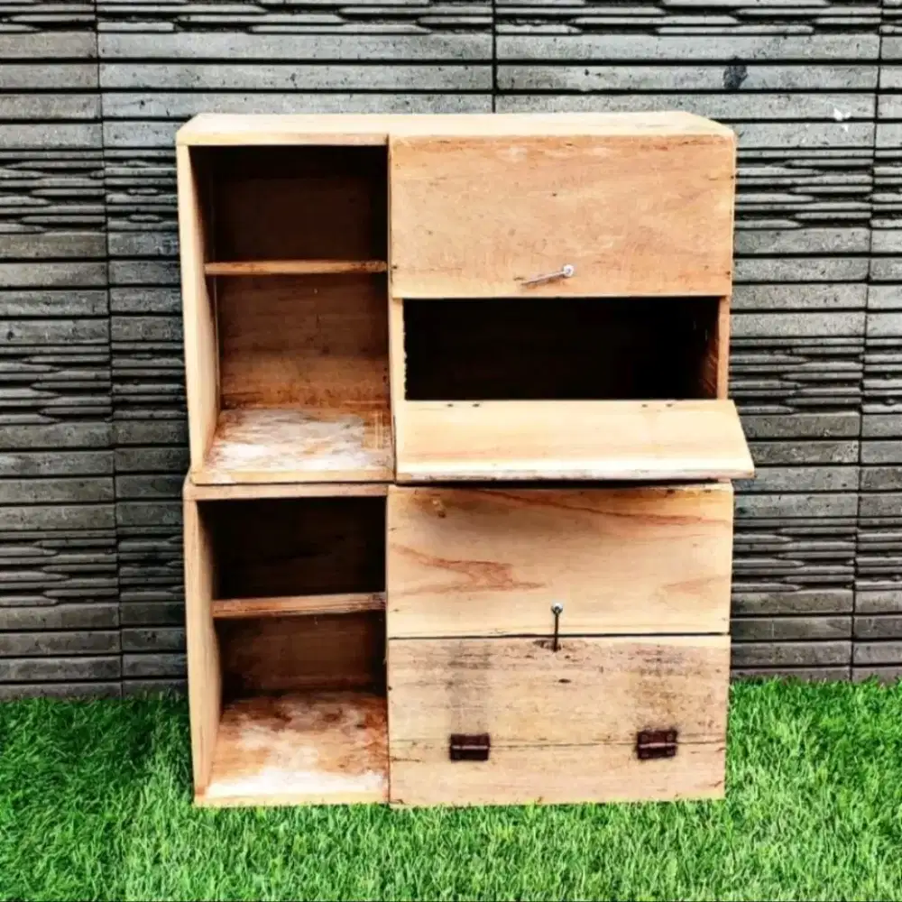 Glodok Bilik Falk/Lovebird Bahan Kayu Jati 38x19x24 - Second Like New