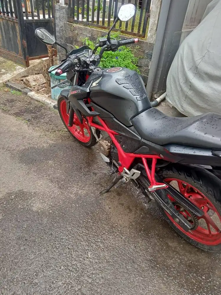 Dijual Cepat! CBR150 Kondisi Istimewa, Harga Bisa Nego