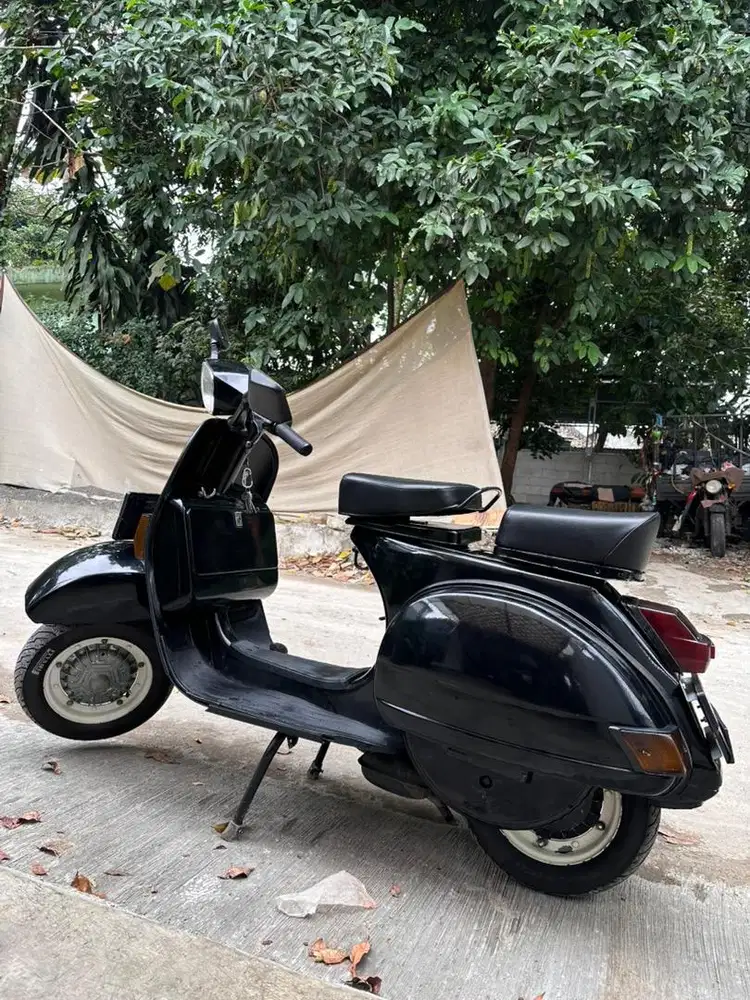Vespa exclusive 2 1994 - hitam