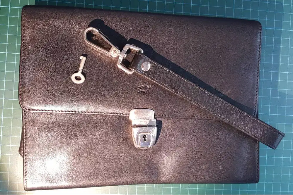 Braun Büffel man’s handbag