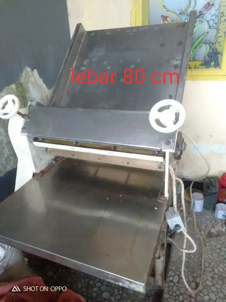 Mesin press adonan roti