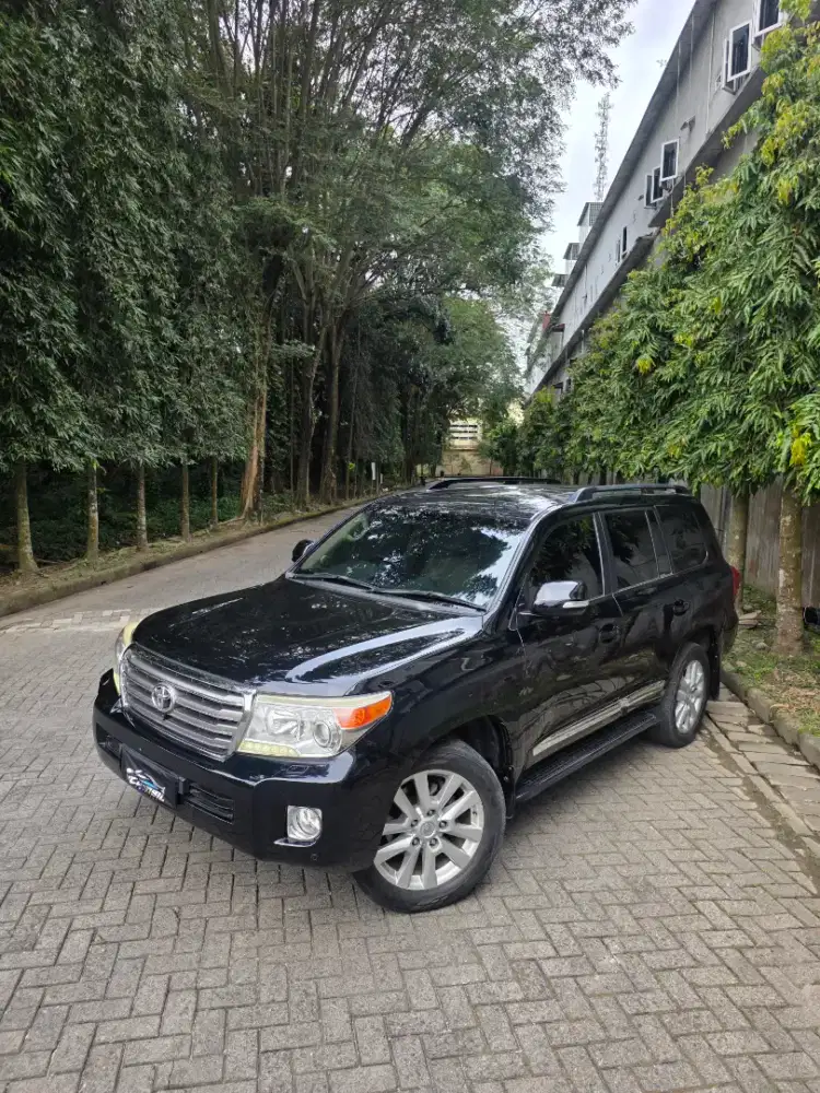 Toyota landcruiser vx200 uk diesel 4x4 facelift 2012 / 2013 A/T Hitam