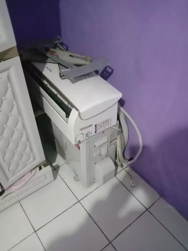 Jual santai ac Politron 1/2 PK pemakaian pribadi bagus nego Alus.