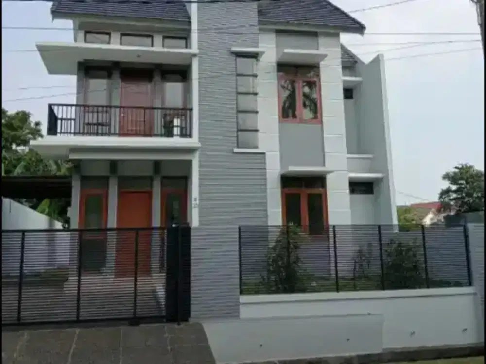 Rumah Asri Luas Tanah 354 Meter di Kemang Pratama Bekasi