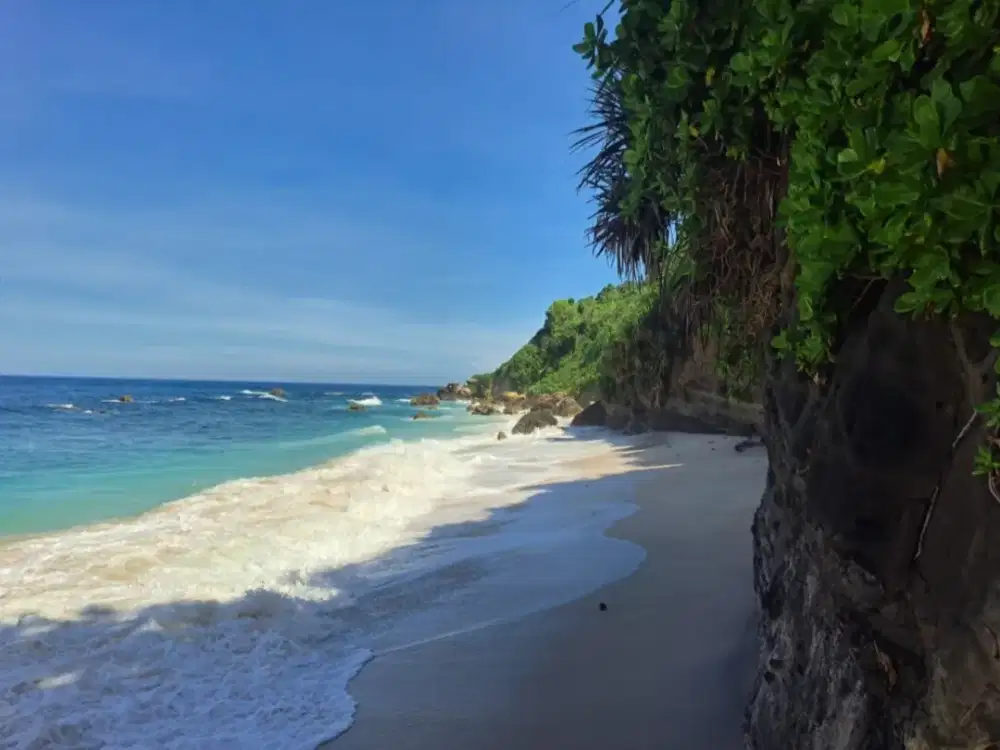 Dijual murah tanah Loss pantai tanjung karoka dekat Resort Nihiwatu