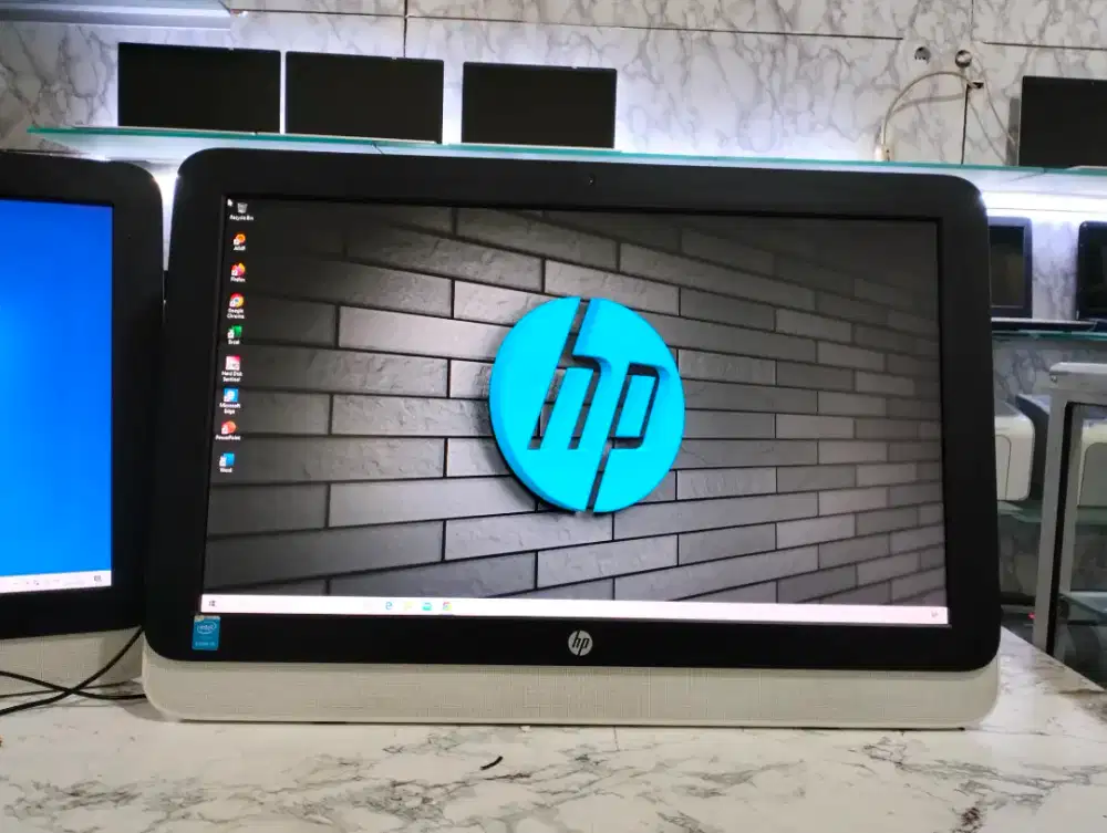 PC All In One HP AIO (22-3121d)
Intel Core i5 Dual VGA