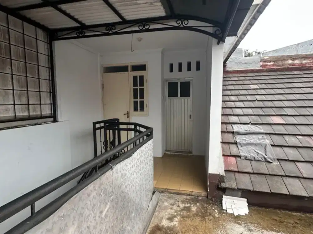 Dijual Cepat  Rumah 1 1/2 lantai Minimalis Dan Siap Huni  Berlokasi di Sentul city