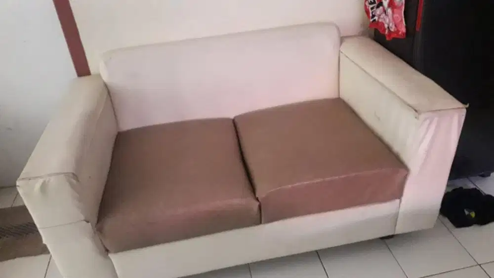 Sofa ruang tamu kondisi baik