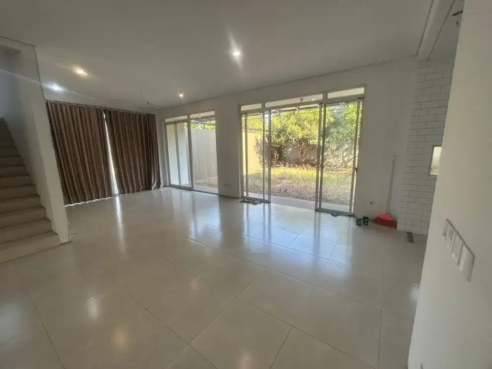 Rumah Cantik Kondisi Terawat Di Kawasan Kota Baru Parahyangan, Bandung