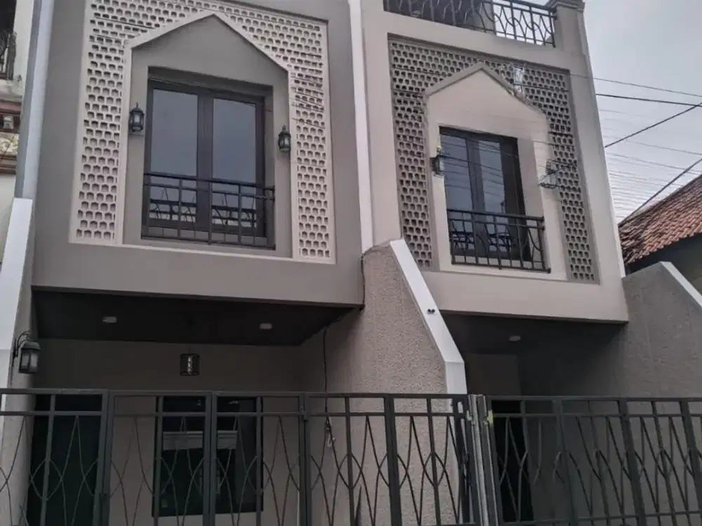 Rumah dijual 3 Lantai, Murah, Otista, Kebon Nanas, Jakarta Timur dekat Bandara Halim