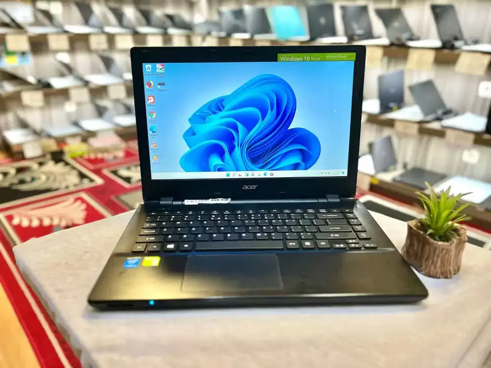 Acer Travelmate. Core i5 gen 5. Ram 8gb, Ssd 256gb, VGA nvidia 2gb.