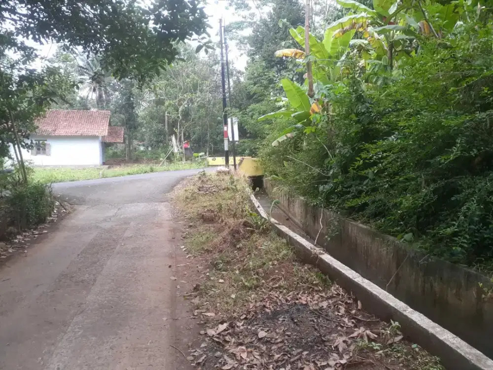 Tanah dekat herospark