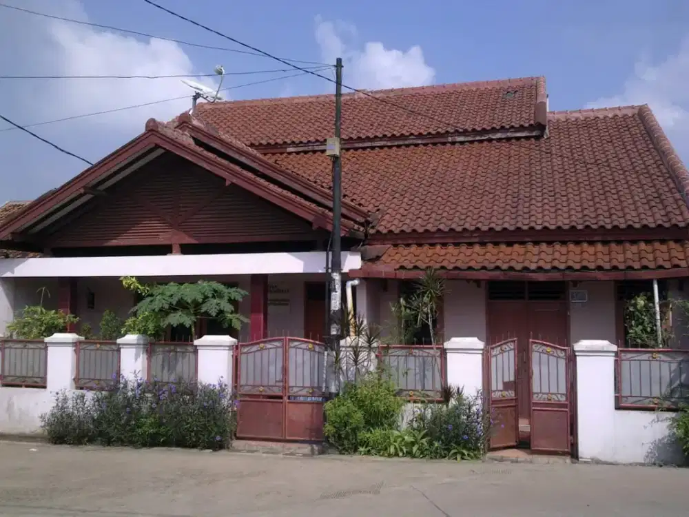 HUNIAN NYAMAN STRATEGIS 2 LANTAI SIAP HUNI DIKAWASAN FAVORIT BINTARO